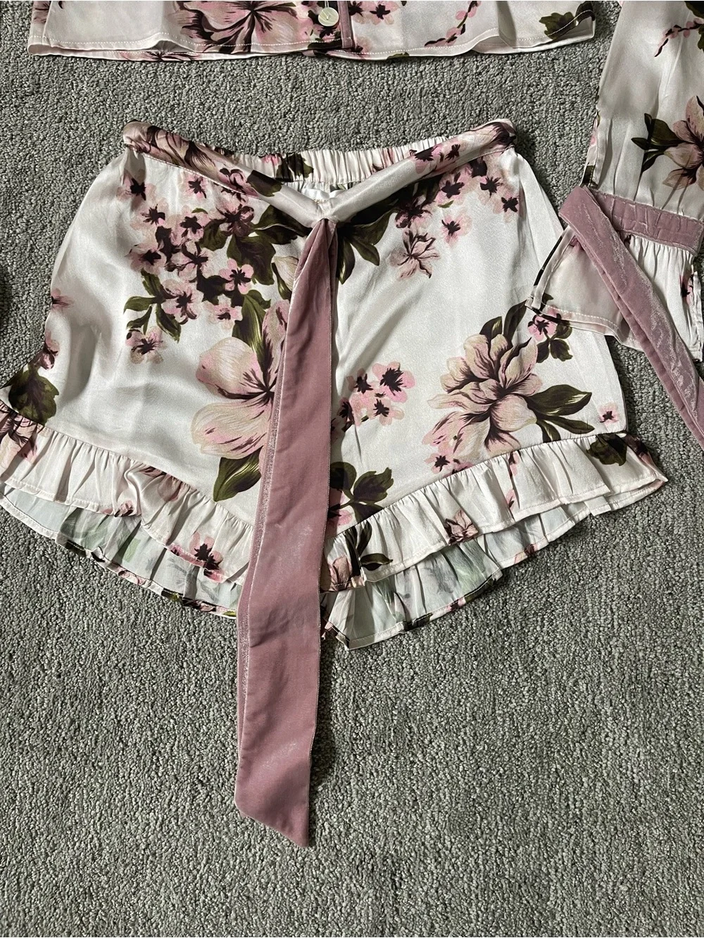 Beach Riot Luna Floral Satin Pajama Set with Tie Accents - Picture 4 of 4